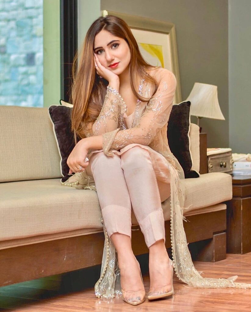 Pakistani Insta Models 124324358 212016716979606 6479369595125532353 N